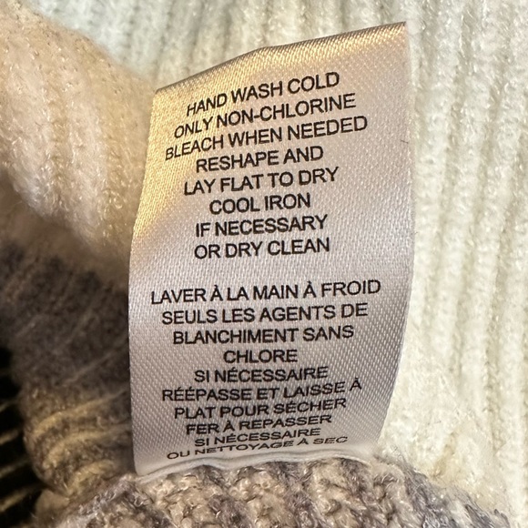 T Tahari Batwing Sweater - Women's Size Small - Picture 8 of 9